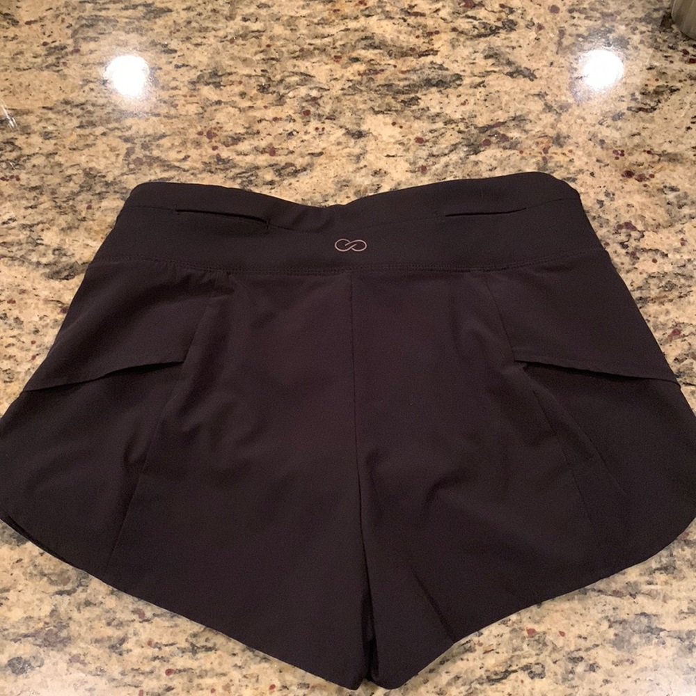 CALIA by Carrie Underwood Women's Anywhere Petal Hem Athletic Shorts Size XS